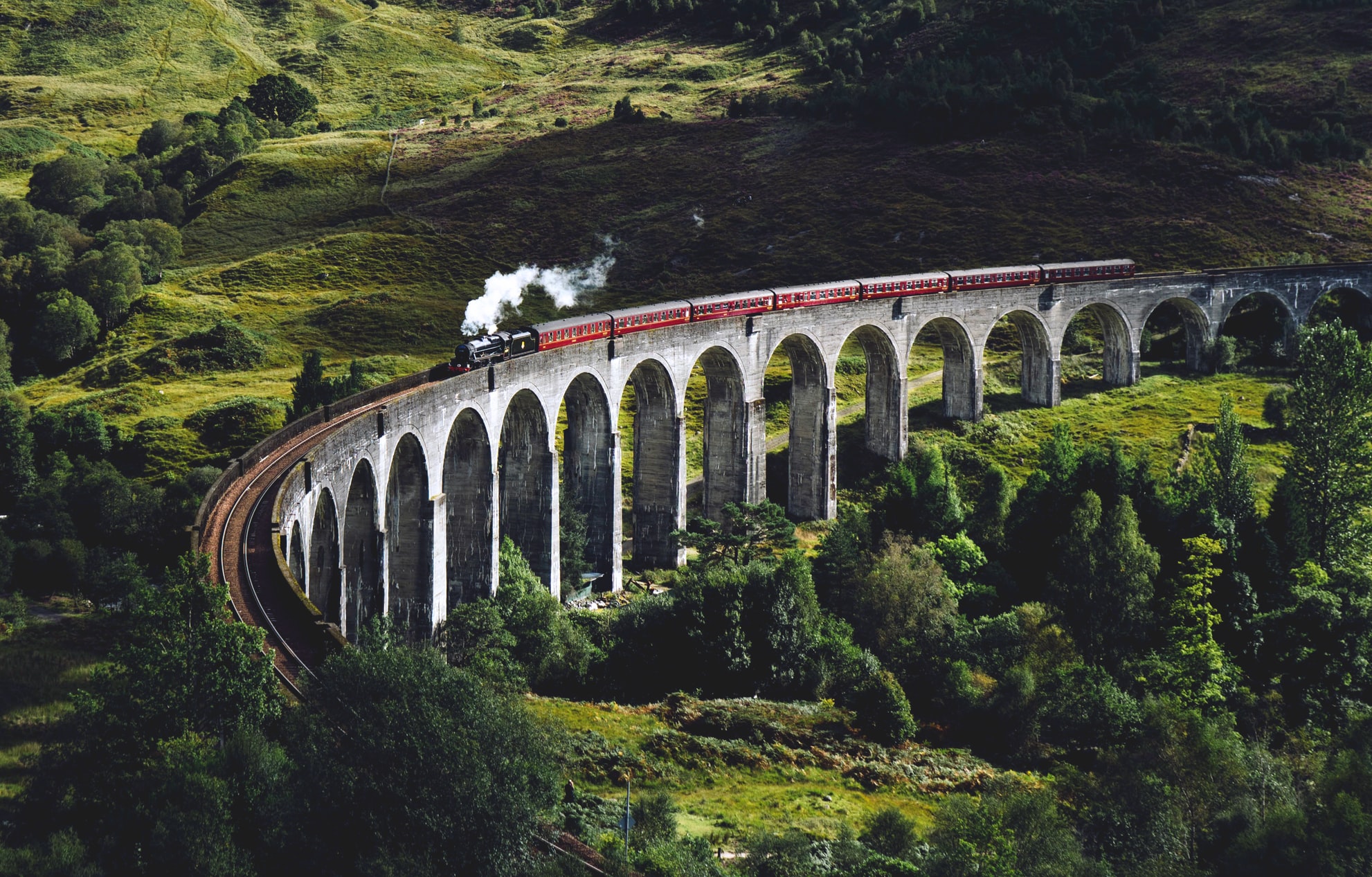 viaggiare-da-sole-in-treno:-destinazioni-perfette-e-consigli-utili