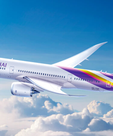 thai-airways-celebra-65-anni-di-eleganza-in-volo-con-un-esclusivo-amenity-kit-firmato-sirivannavari